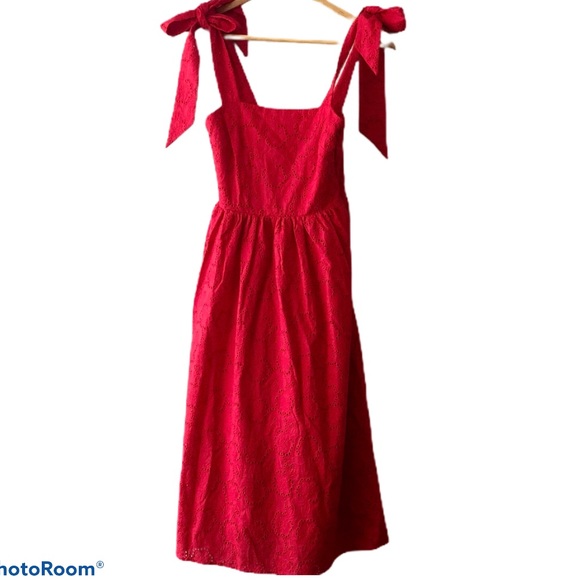 H&M Dresses & Skirts - NWOT Gorgeous red dress. Shell 100% cotton.